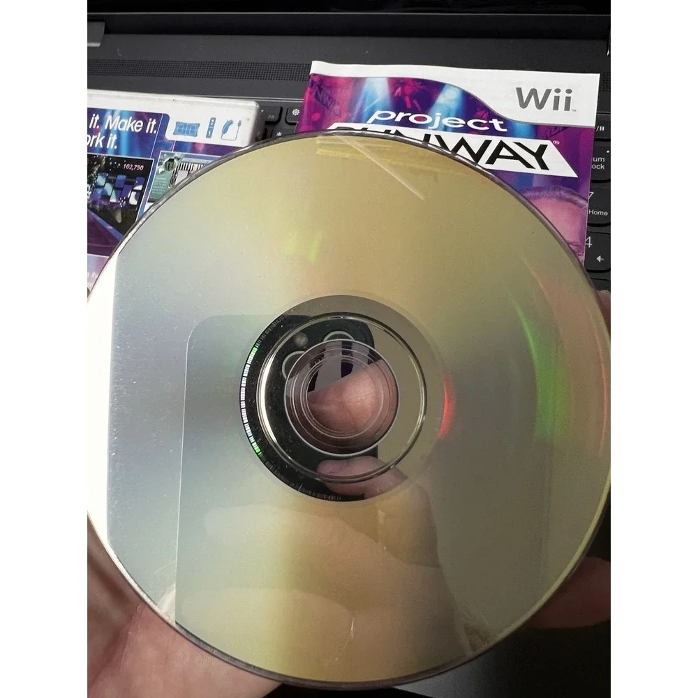 027-008 Project Runway Nintendo Wii Video Game w/ Manual Case Damage‎